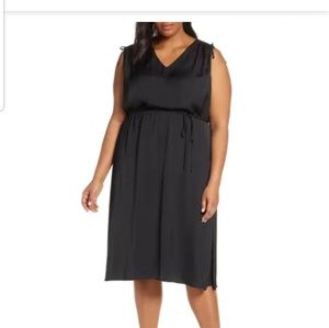 Vince Camuto

Tie Shoulder Dress